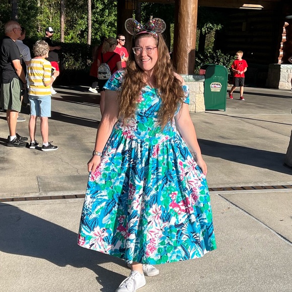 Vintage Inspired Off the Shoulder Skater Dress With Floral Hawaiian Print - Picture 12 of 12